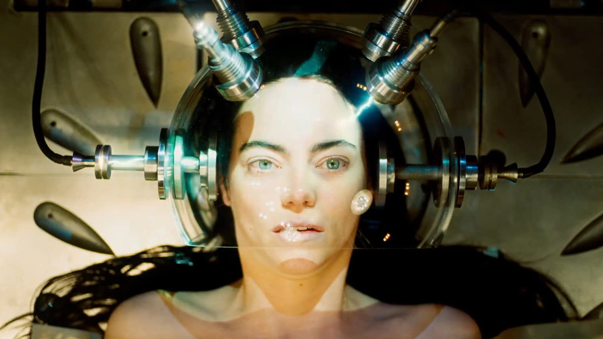 《可憐的東西》艾瑪史東獻祭級表演、科幻電影的寓言寄情與祝福｜影評