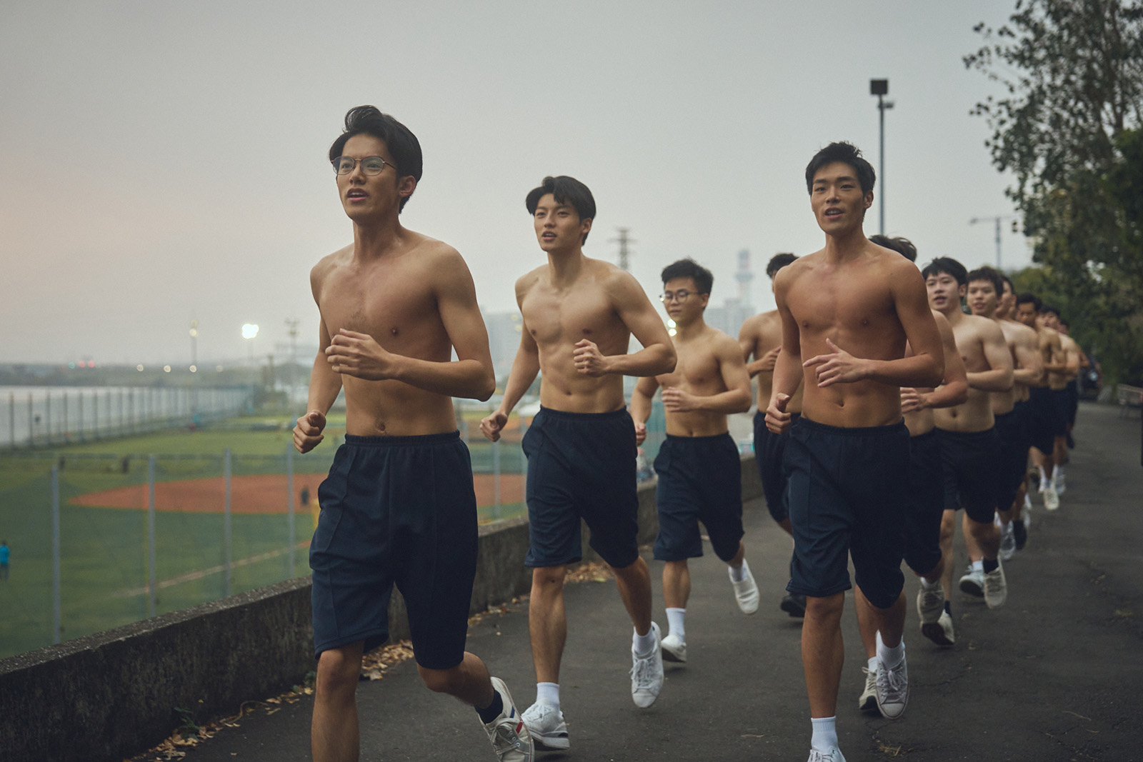 《進行曲》影評：2025台灣校園電影下半場、青春片的儀式感