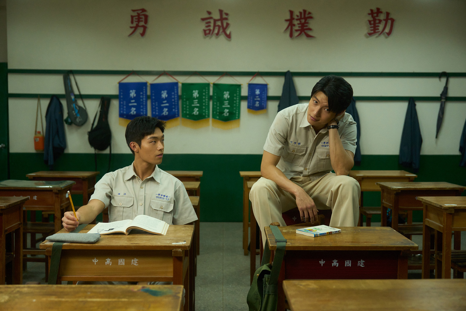 《進行曲》影評：2025台灣校園電影下半場、青春片的儀式感