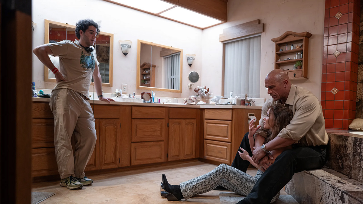 《重擊人生》影評：巨石強森、艾蜜莉布朗嗑了什麼？都給我來一份！