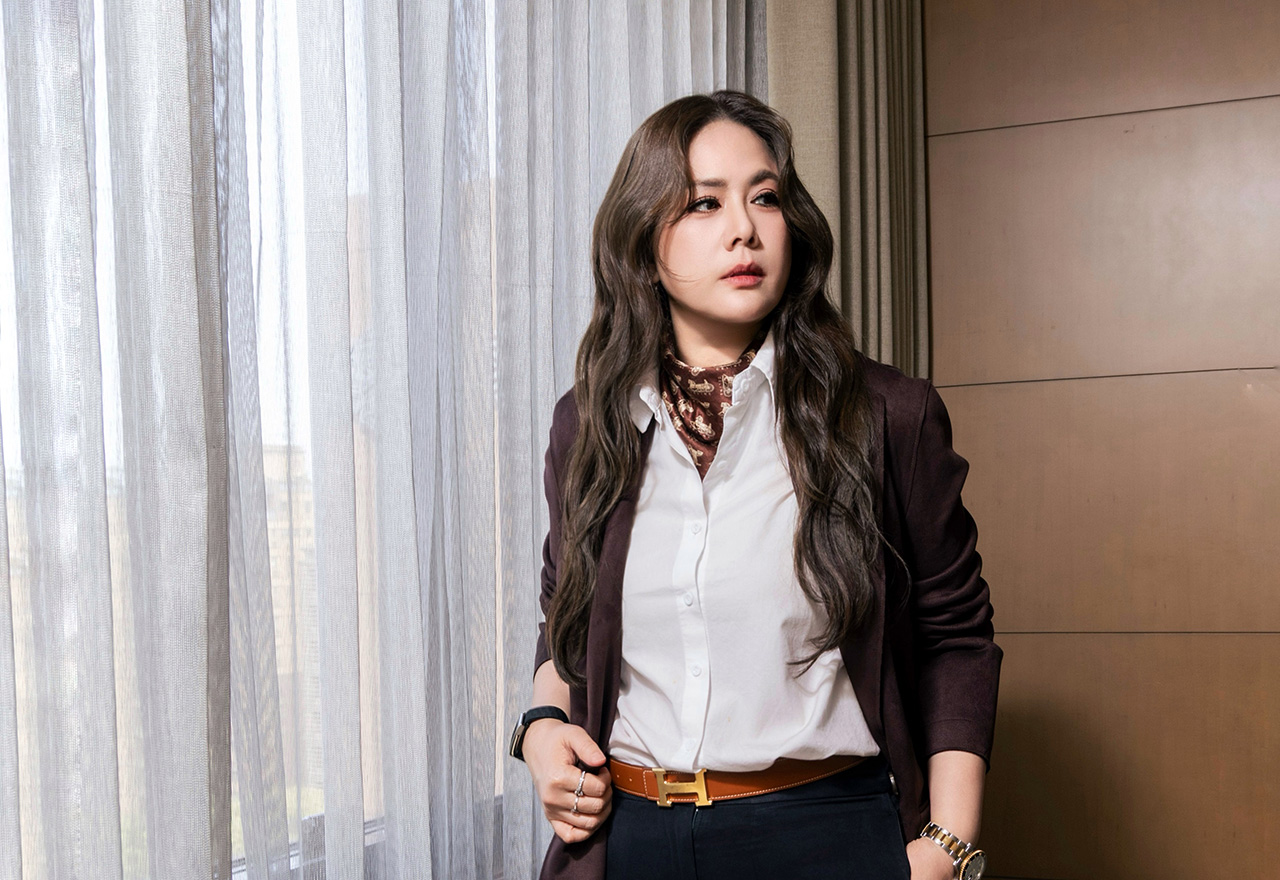 從演員到「GL 宇宙」大老闆、泰國最美製作人 P’Tik：我是全公司最大的客服！